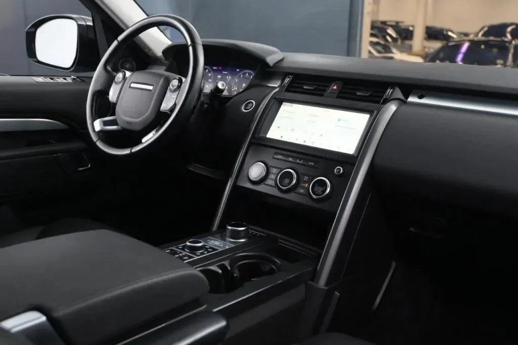 Used 2020 Land Rover Discovery Landmark AWD/4WD image 48