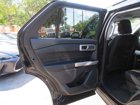 Used 2021 Ford Explorer XLT RWD image 16