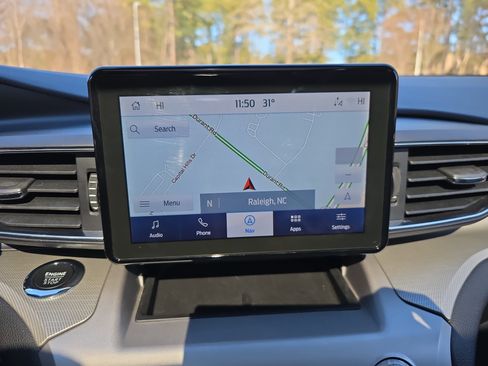 Used 2022 Ford Explorer XLT w/ Equipment Group 202A image 24