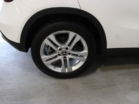 Used 2020 Mercedes-Benz GLA 250 4MATIC w/ Premium Package image 35
