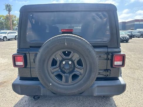 Used 2022 Jeep Wrangler Sport AWD/4WD image 6