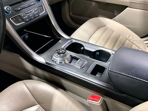 Used 2017 Ford Fusion SE w/ Fusion SE Technology Package image 18