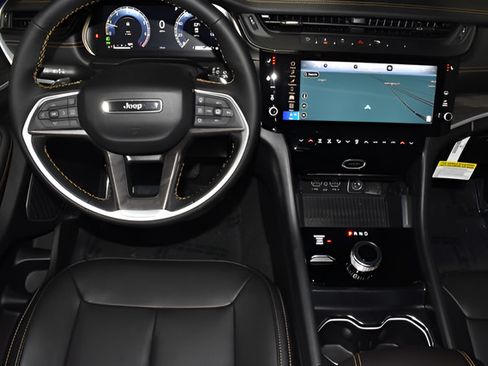 New 2026 Jeep Grand Cherokee Limited AWD/4WD image 13