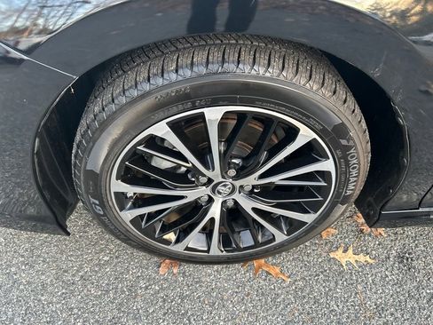 Used 2018 Toyota Camry L image 10