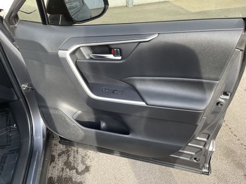 Used 2023 Toyota RAV4 SE image 38