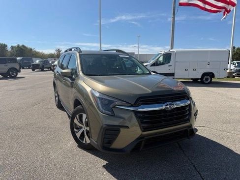 Used 2025 Subaru Ascent Premium AWD/4WD image 2