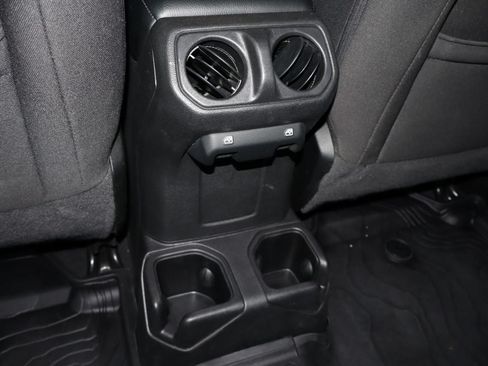 Used 2022 Jeep Wrangler Unlimited Sport AWD/4WD image 21