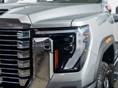 Used 2025 GMC Sierra 3500 Denali w/ Denali Reserve Package AWD/4WD image 22