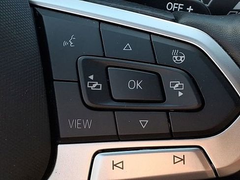 Used 2024 Volkswagen Atlas Cross Sport SE image 21