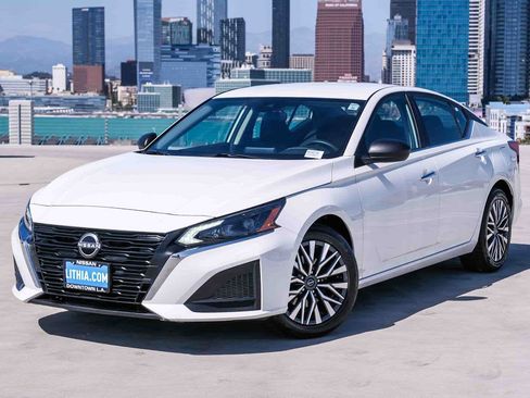 Used 2025 Nissan Altima 2.5 SV FWD image 1