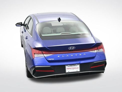 Used 2025 Hyundai Elantra SEL FWD image 27