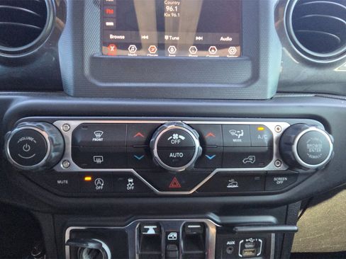 Used 2020 Jeep Gladiator Sport image 29