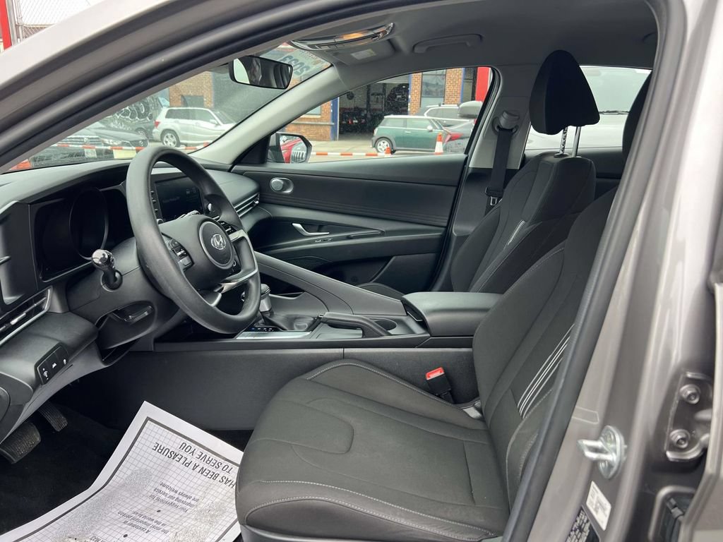 Used 2023 Hyundai Elantra SEL w/ Preferred Accessory Package FWD image 18