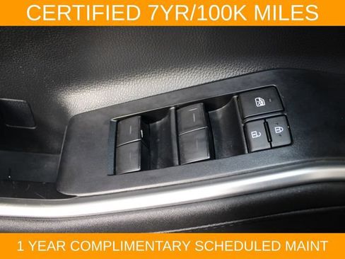Used 2023 Toyota Highlander XLE AWD/4WD image 19