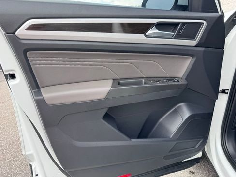 Used 2022 Volkswagen Atlas SE image 31