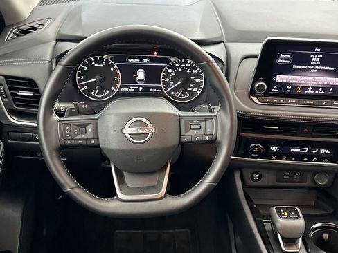 Used 2025 Nissan Rogue SV FWD image 13