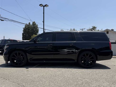 Used 2018 Chevrolet Suburban LS RWD image 3