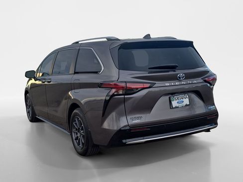 Used 2024 Toyota Sienna Platinum image 3
