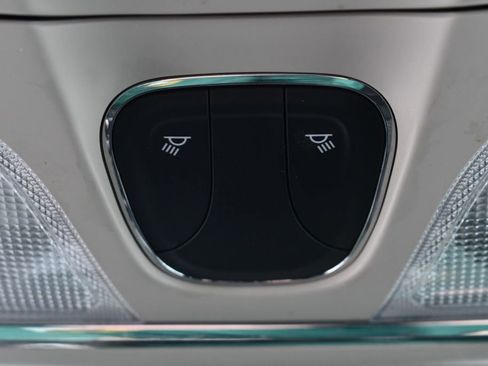 Used 2015 Jeep Cherokee Sport image 34