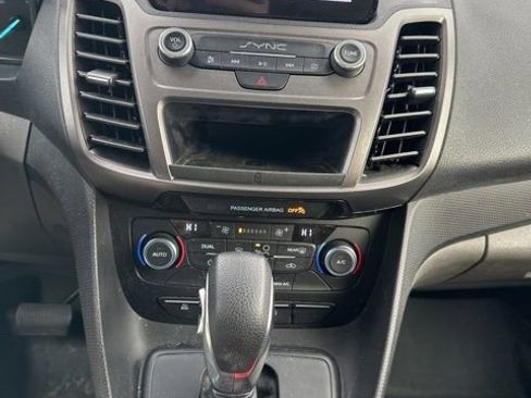 Used 2019 Ford Transit Connect XLT image 9
