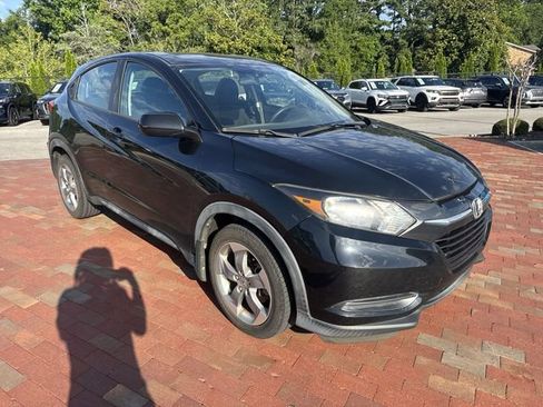 Used 2017 Honda HR-V LX image 19