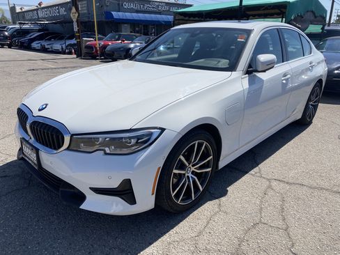 Used 2021 BMW 330e w/ Convenience Package RWD image 2