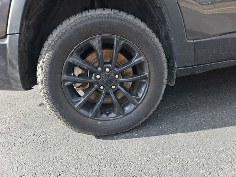 Used 2023 Jeep Cherokee Altitude Lux image 9