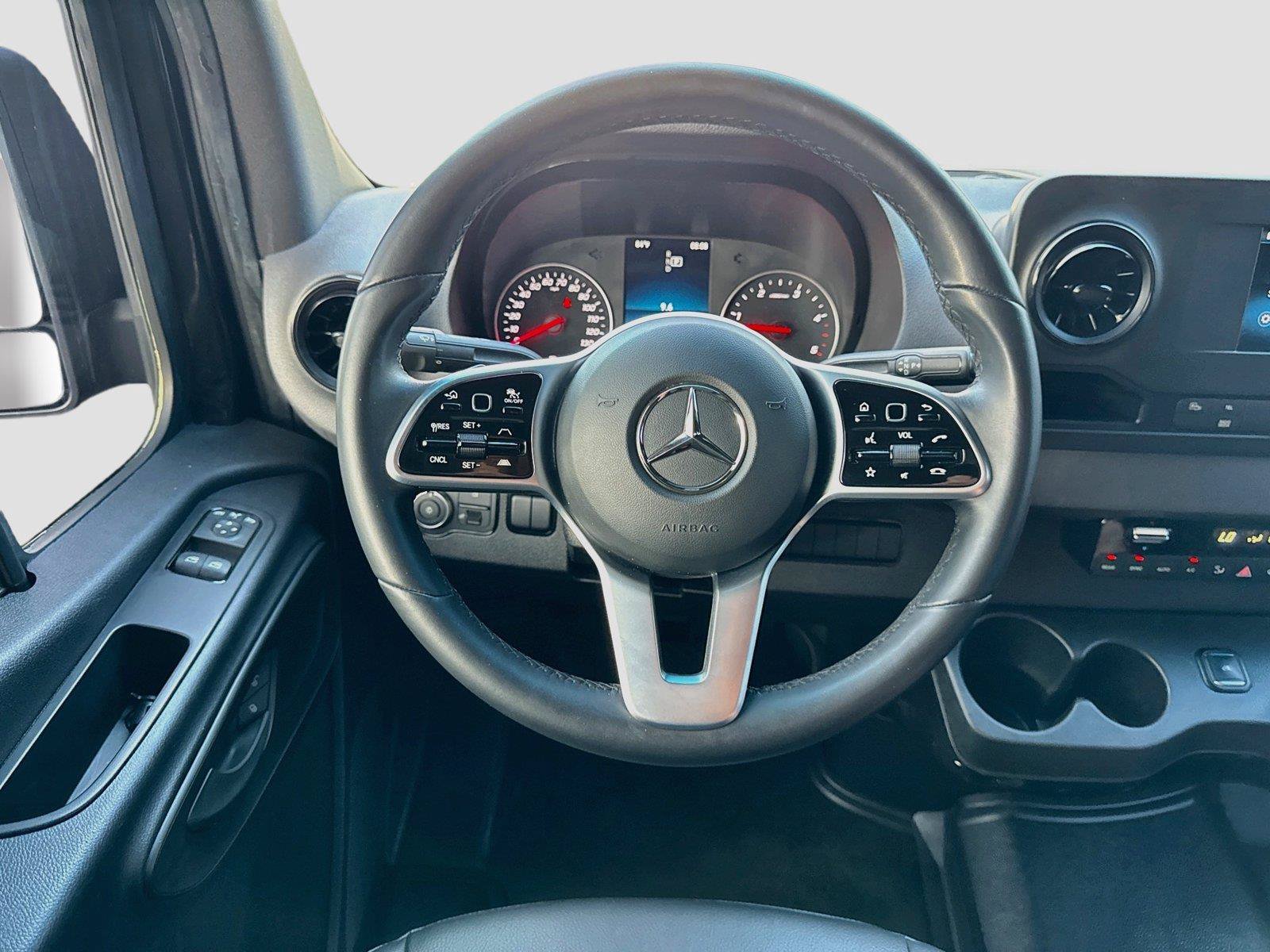 Used 2022 Mercedes-Benz Sprinter 2500 image 10