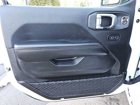 Used 2024 Jeep Wrangler Sahara image 18