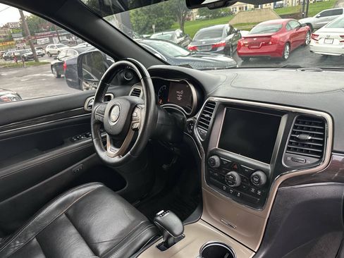 Used 2015 Jeep Grand Cherokee Overland w/ Advanced Technology Group AWD/4WD image 10
