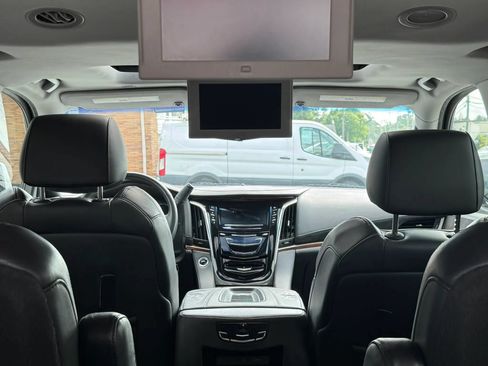 Used 2018 Cadillac Escalade ESV Luxury AWD/4WD image 47