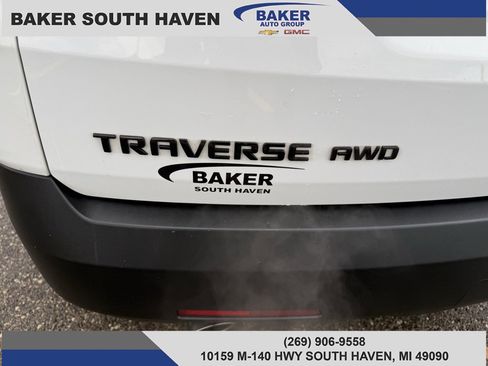 Used 2023 Chevrolet Traverse RS image 7