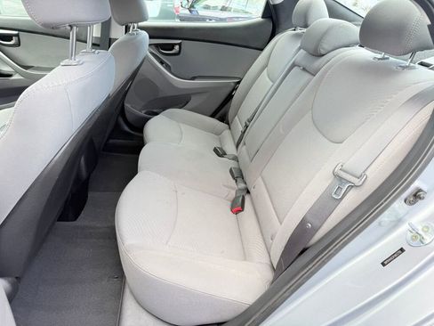 Used 2015 Hyundai Elantra SE image 9