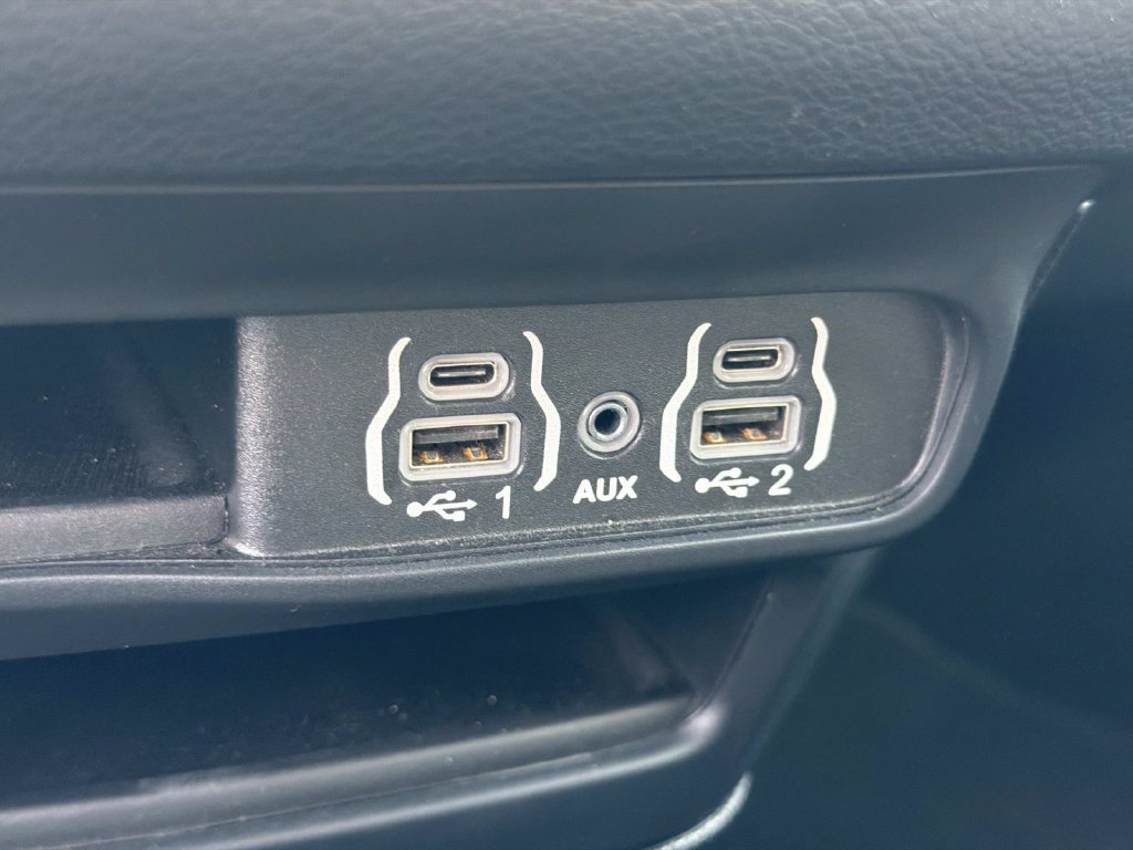 Used 2025 Chrysler Pacifica Select FWD image 29