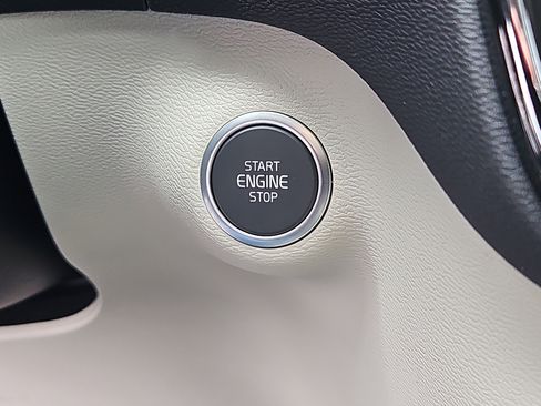 New 2026 Volvo XC40 B5 Ultra w/ Protection Package Premier image 15