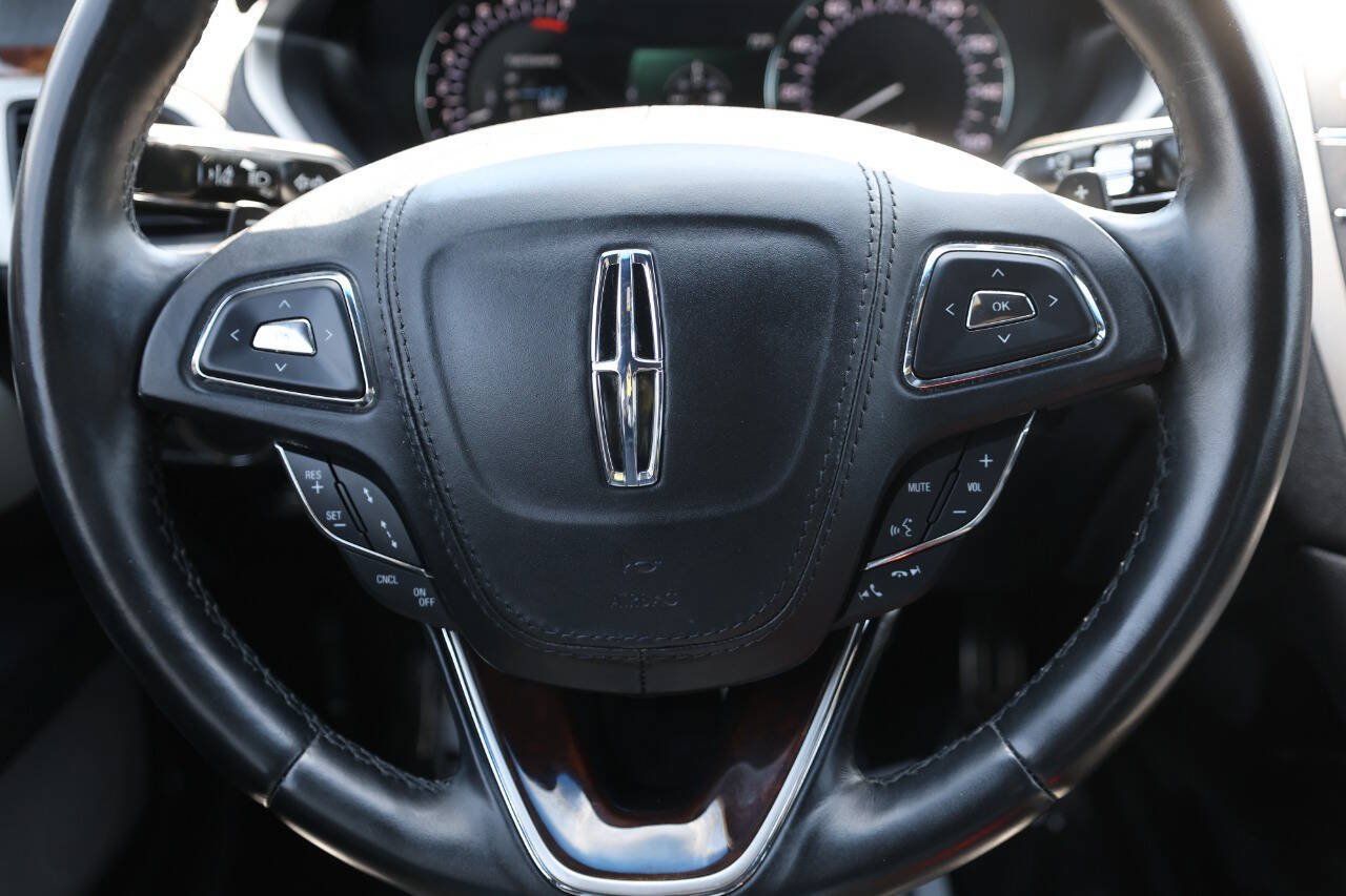 Used 2020 Lincoln MKZ Reserve w/ Luxury Package FWD image 18