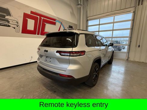 Used 2024 Jeep Grand Cherokee L Laredo image 4