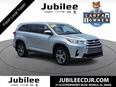 Used 2019 Toyota Highlander LE AWD/4WD image 1
