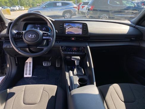 Used 2025 Hyundai Elantra Sport FWD image 29