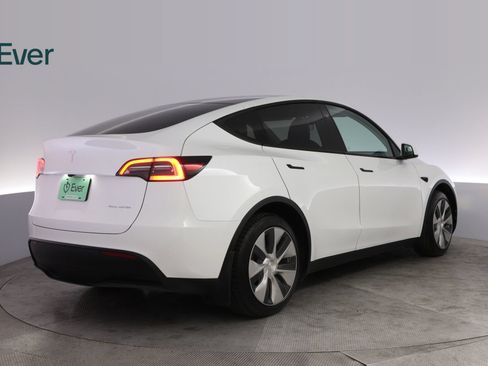 Used 2023 Tesla Model Y Long Range AWD/4WD image 3