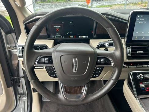 Used 2019 Lincoln Navigator Reserve image 21
