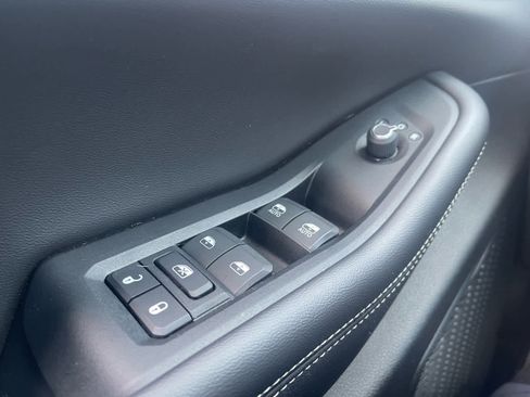 Used 2024 Jeep Grand Cherokee Altitude image 23