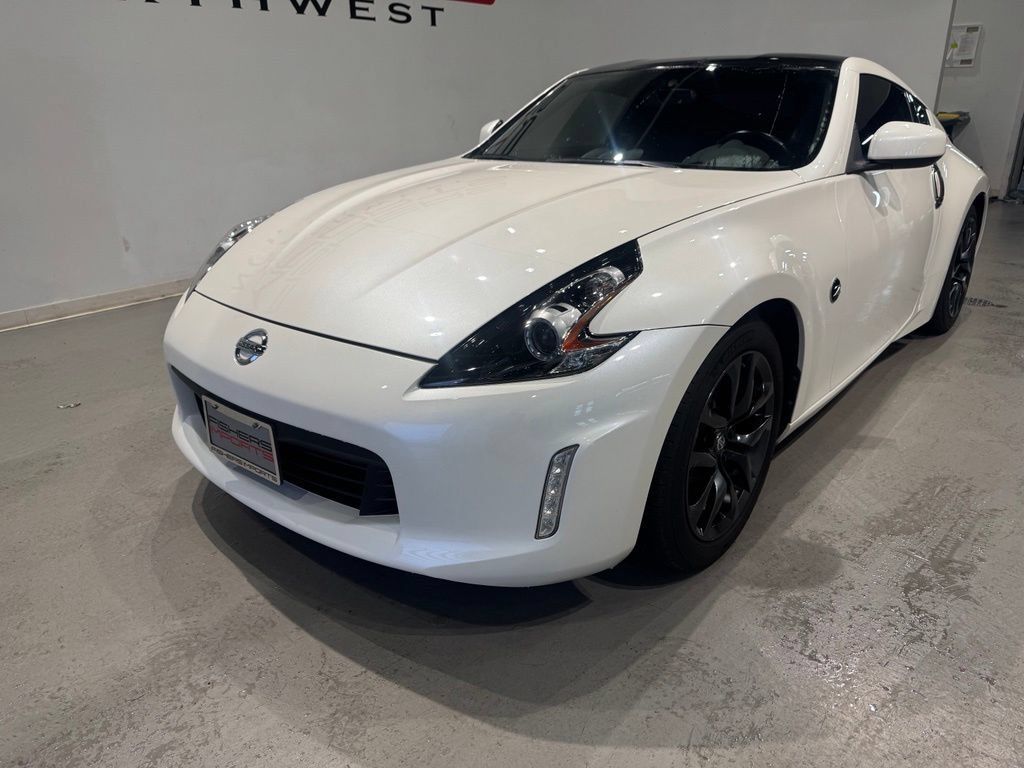 Used 2020 Nissan 370Z Coupe RWD image 2