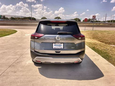 Used 2021 Nissan Rogue SV FWD image 6
