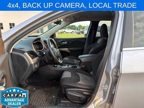 Used 2018 Jeep Cherokee Latitude w/ Cold Weather Group AWD/4WD image 10