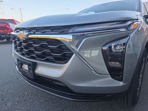 Used 2024 Chevrolet Trax LT w/ LT Convenience Package image 12