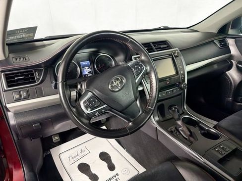 Used 2016 Toyota Camry SE FWD image 9