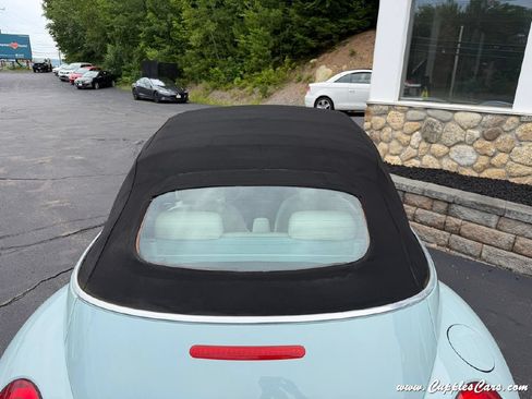 Used 2010 Volkswagen Beetle Final Edition FWD image 17
