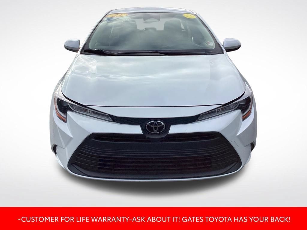 Used 2023 Toyota Corolla LE FWD image 2
