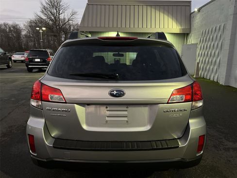 Used 2011 Subaru Outback 2.5i Limited image 5